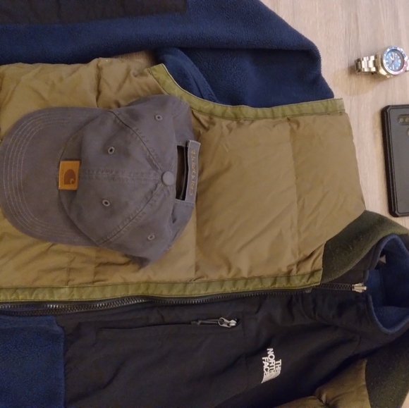 Carhartt hat. - Picture 4 of 6